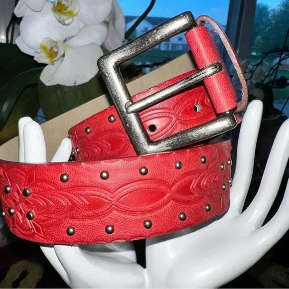 Women’s Red Vegan Leather Western Studded Belt Brushed Silver Tone Buckle S/M - Picture 7 of 16